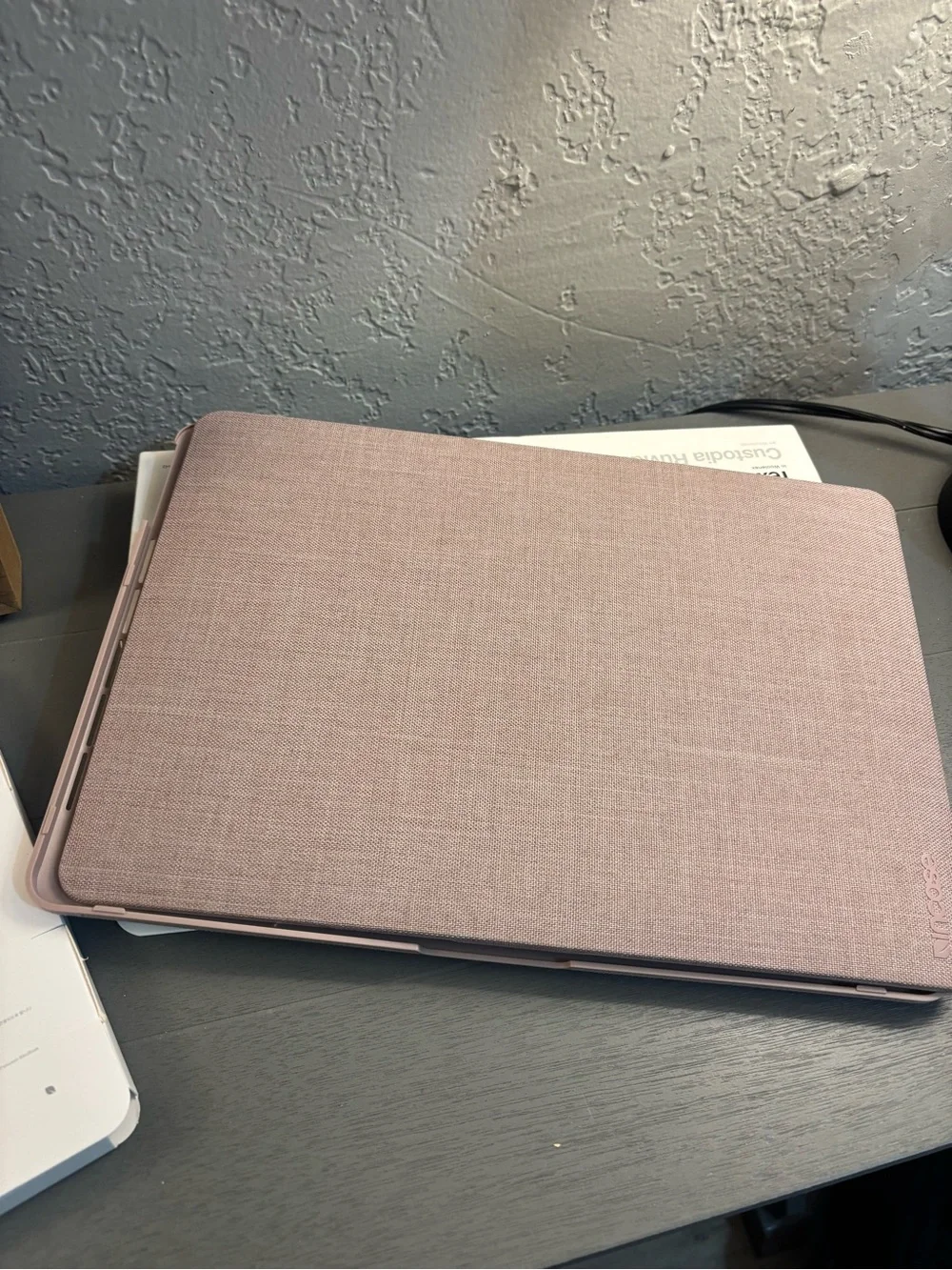 Incase Textured Hardshell Sleeve in Blush Pink